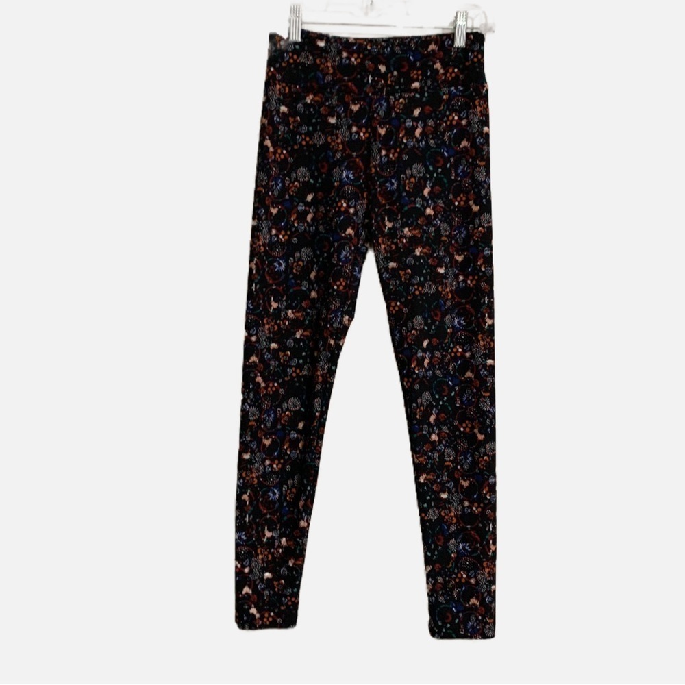 LulaRoe Soft Festive/Floral print leggings. One Size